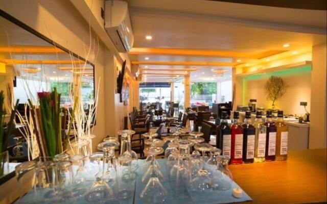The White Harp Beach Hotel