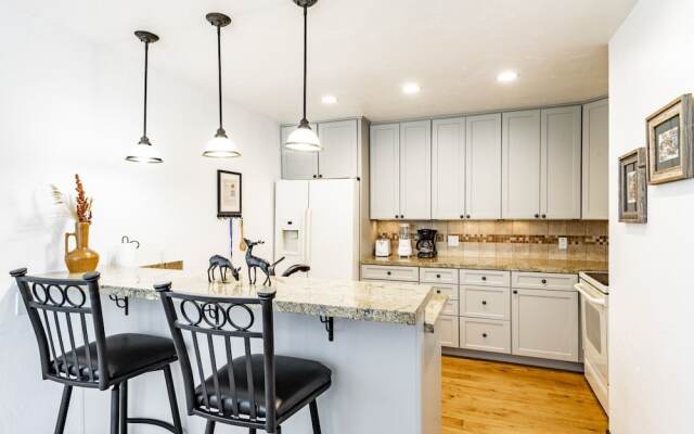 Pay Day Condominiums