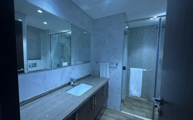 Modern 1BR in J One Pool & Gym