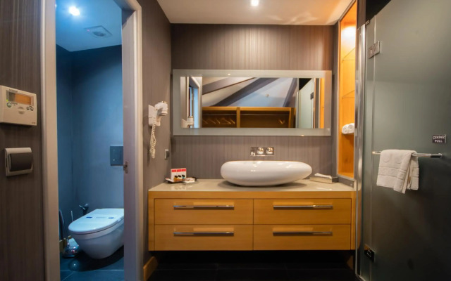 Vernazza Suites Hotel