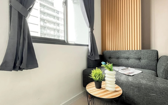 Studio Near Kalideres Station At Daan Mogot City Apartment – Guest Rooms – Jakarta