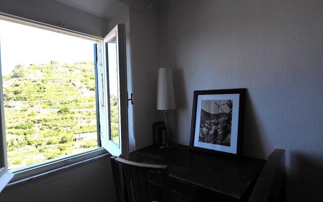 Radici Sea View Apartment With Balcony