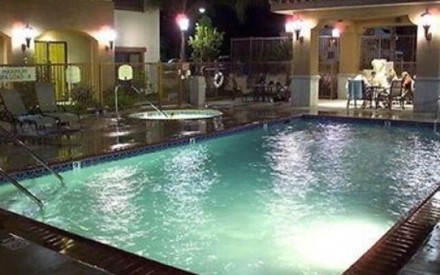 Courtyard By Marriott Thousand Oaks