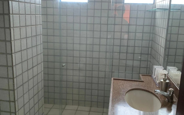 Apartamento amplo com acesso direto à praia!