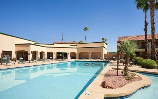 Days Inn and Suites Scottsdale