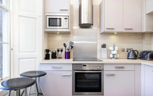 Contemporary Apt in the New Town