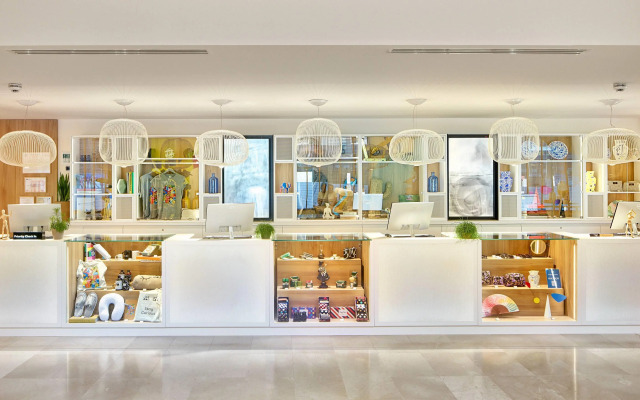 Отель INNSiDE by Melia Barcelona Apolo