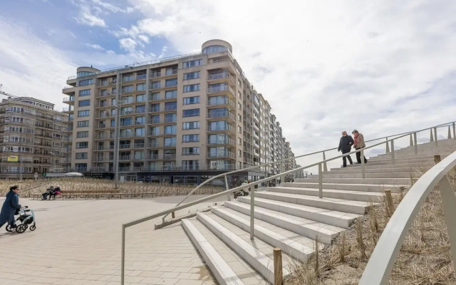 Apartment With Frontal Sea-views
