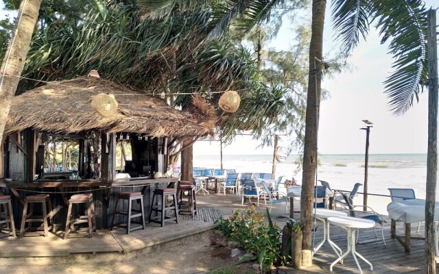 Chivaree Hotel And Resort