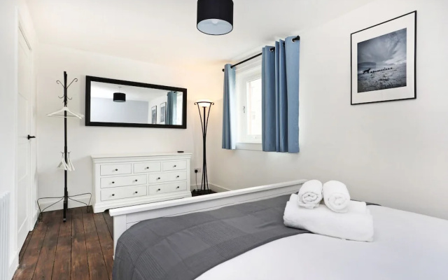 JOIVY Contemporary Royal Mile Apartment W/Balcony