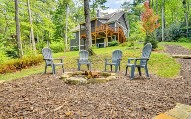 Sapphire Lakefront Cabin w/ Dock, Kayaks + Canoe!