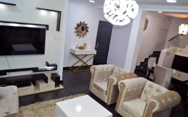 Immaculate 4-bed Apartment in Lagos