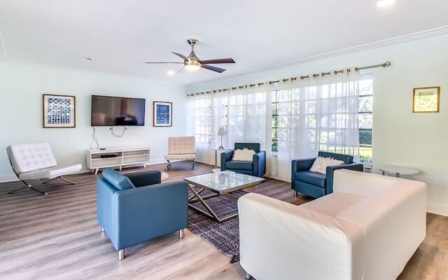 Chateau Hollywood Luxury Home & Pool near Hollywood Broadwalk