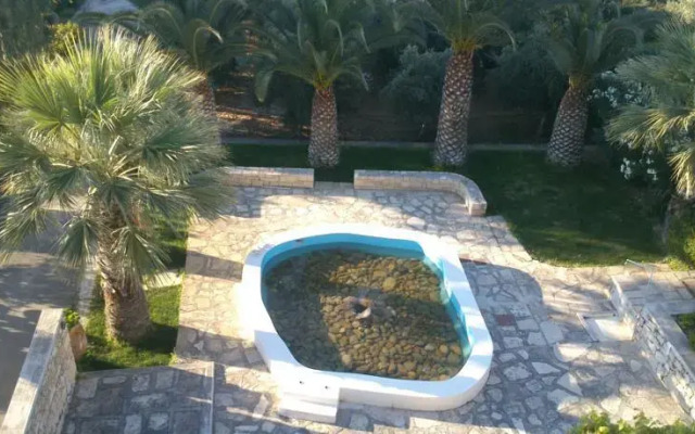 Aris Villa