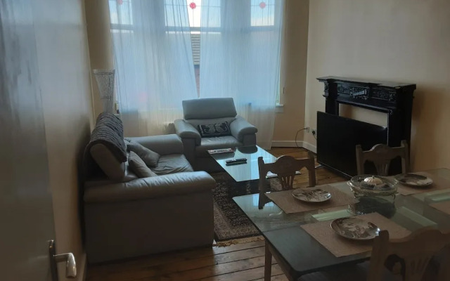 Fantastic 2 Bedroom Apartment Next to Green Park
