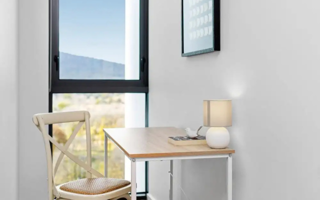 Central 2-bed With Gym, BBQ & Stunning Views – Guest Rooms – Canberra