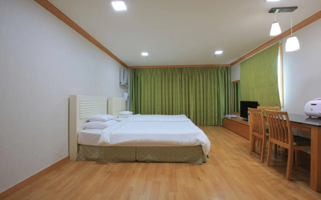 Mona Yongpyong Tower Condominium