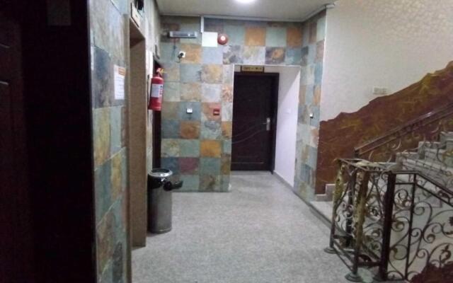 OYO 640 Home Furnished 3-Bedroom Apartment