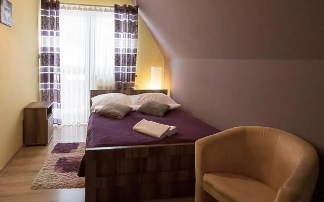 Sloneczny Dworek Guest House