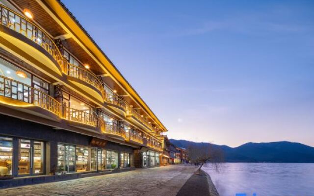 Qihai Tingfeng Inn (Lugu Lake Headquarter)