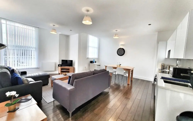 Urbane Spacious Executive Apartment