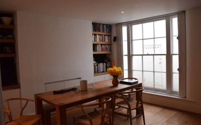 2 Bedroom House In The Heart Of Angel