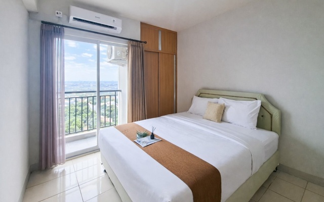 Spacious And Warm Combined Studio Room At Apartment Serpong Greenview – Guest Rooms – Tangerang