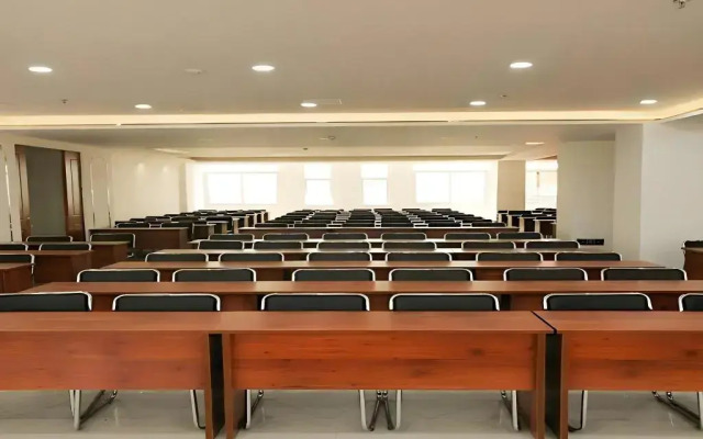 GreenTree Inn Fuyang Technician College