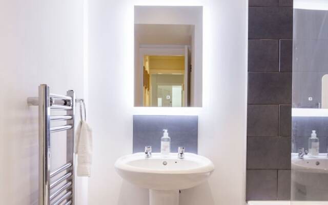 Elegant Double Bedroom in Belgravia