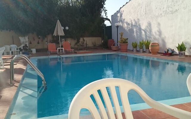 Nice Complex with Studio And 1- And 2 Bedroom Apartments, Rapaniana, Near Chania