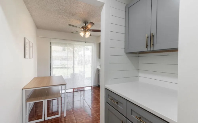 Amazing 2 BDR Townhouse Near beach