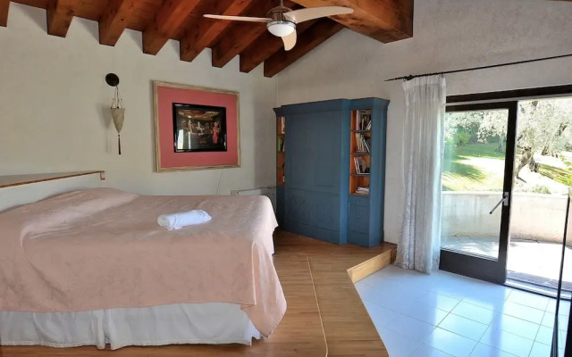 Villa Dismero With Pool