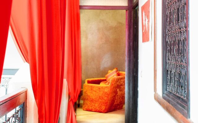 Dar Kamar Zamane - Adults Only
