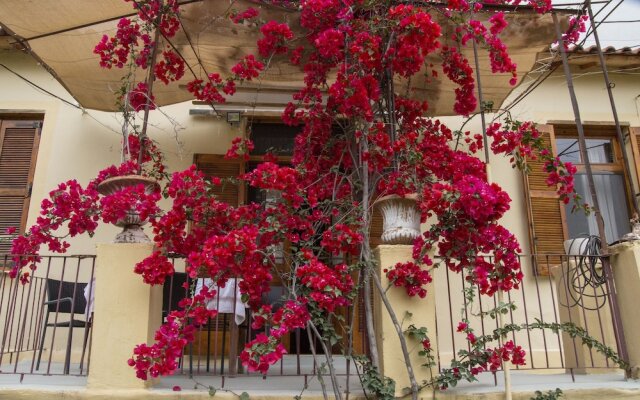 Traditional Home Near The Beach