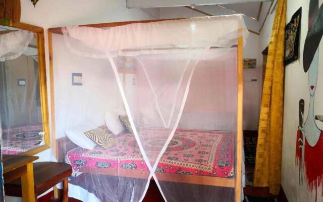 Star Rest Surf Camp Arugambay