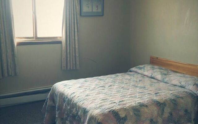 Wakiki Motel & Lounge