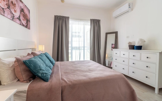 Modern 2BR Apartment - Paseo del Mar