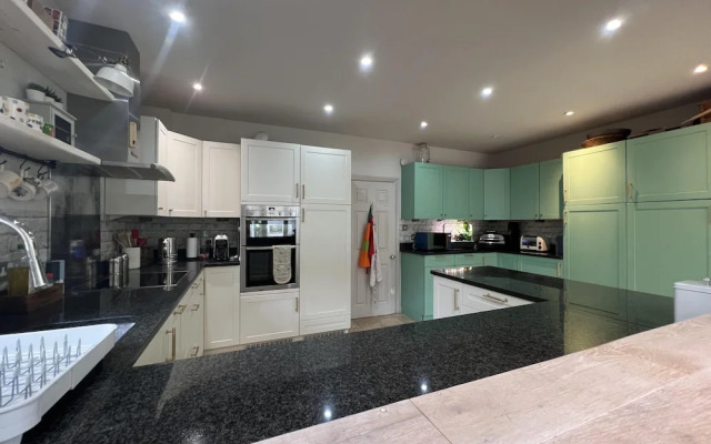 London Charm on Connaught Avenue