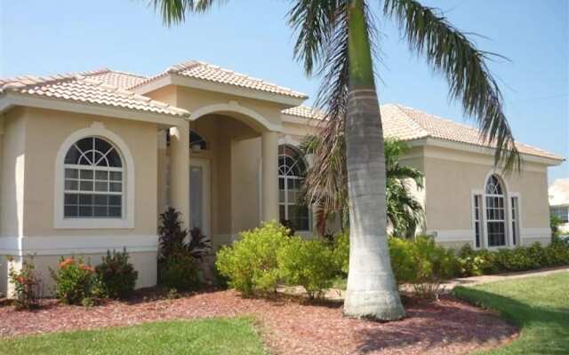 Vacation Pool Homes- Marco Island