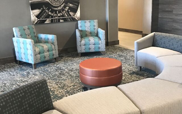 Holiday Inn & Suites Denver Tech Center-Centennial by IHG