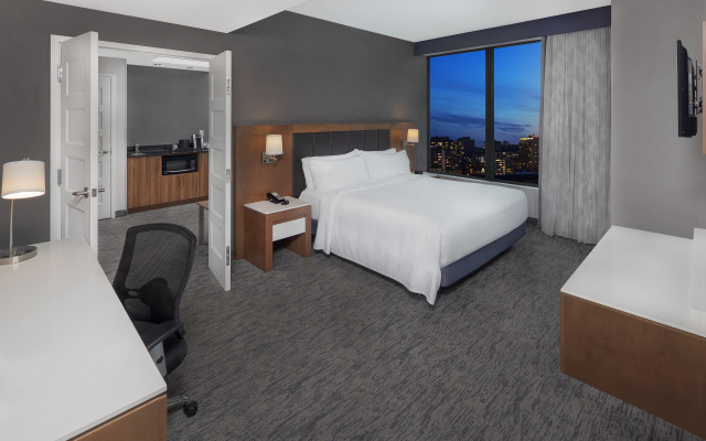 Holiday Inn Hotel & Suites Montreal Centre-ville Ouest by IHG