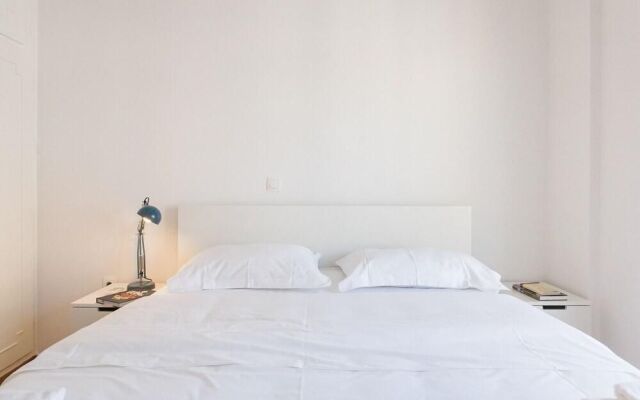 Chill like a local in Condo near historical sites!