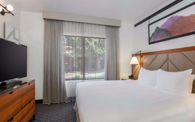 DoubleTree Suites by Hilton Hotel Sacramento - Rancho Cordova