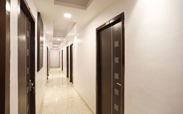 OYO 9193 Hotel Maple