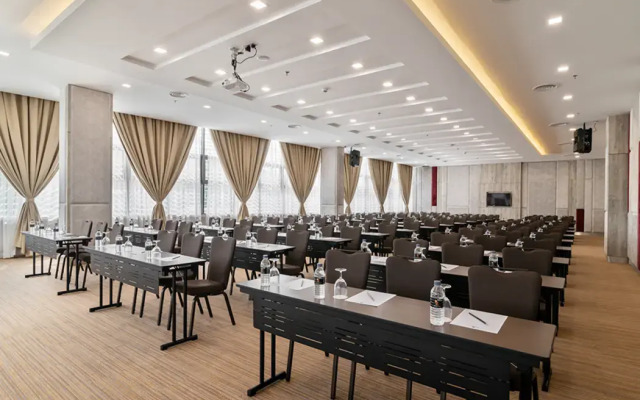 Zenith Suites Cameron