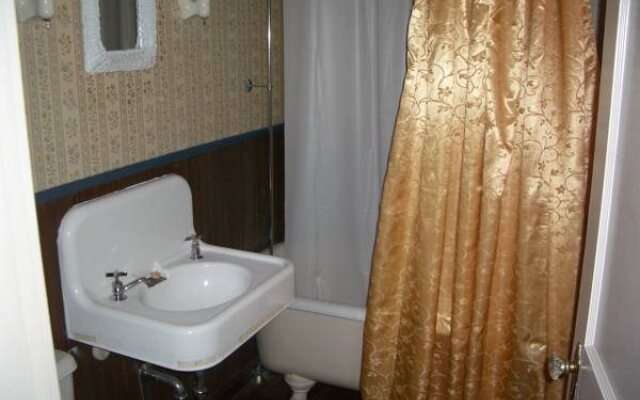 Ubon Thai Victorian Inn & Restaurant