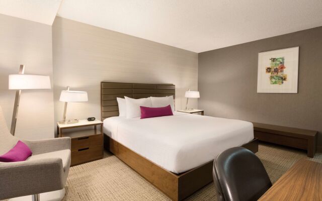 Coast Edmonton Plaza Hotel by APA