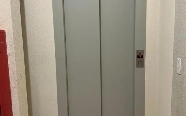 Apto c/2 quartos sendo uma suíte c/ar e 2banheiros