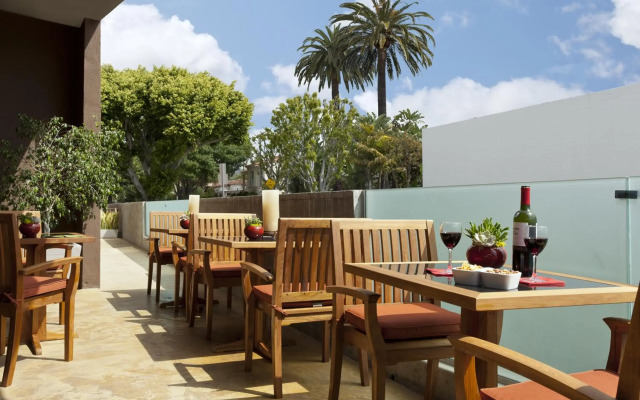 Elan Hotel