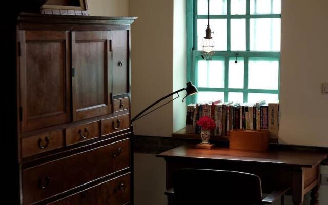 Yellow and Black Guesthouse